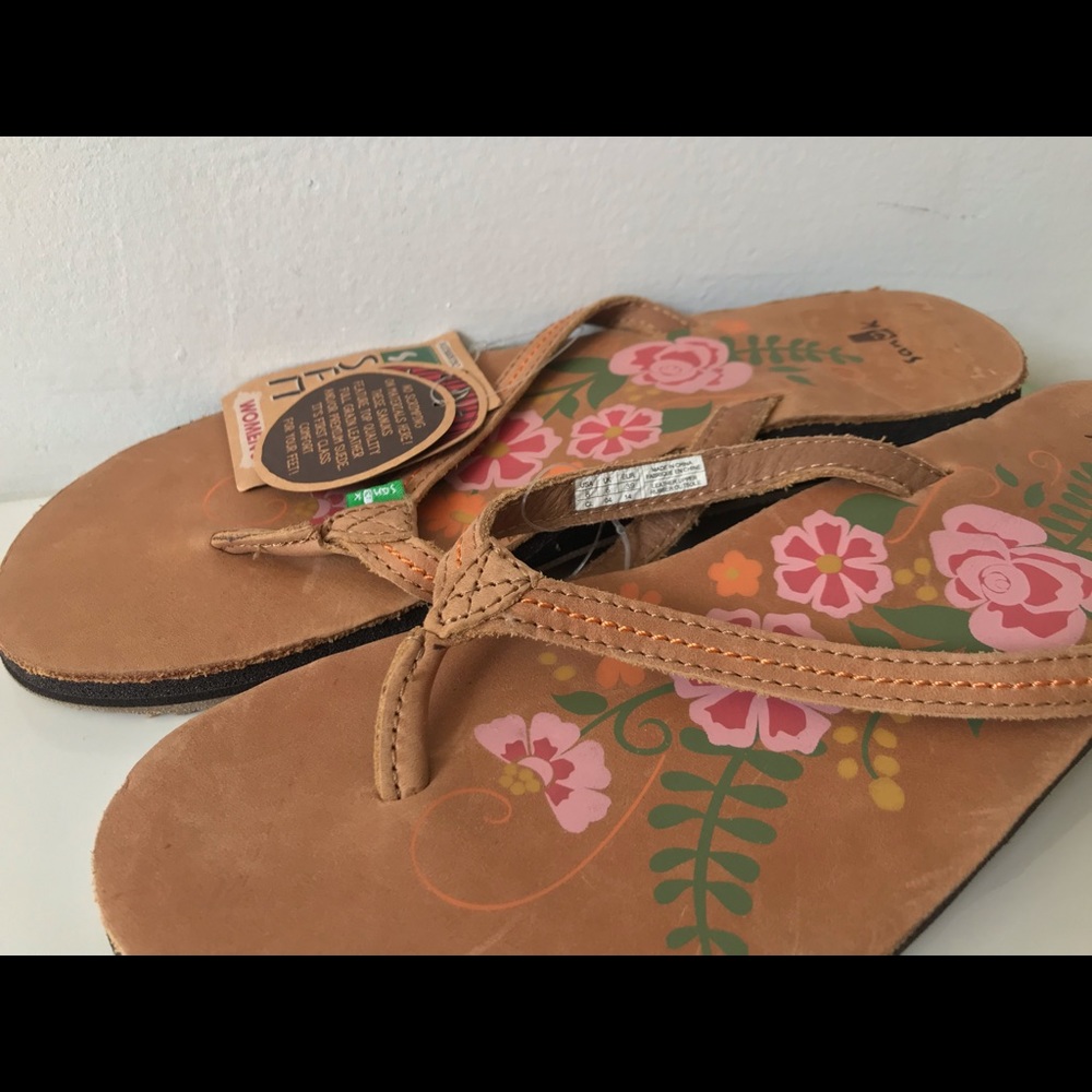 Sanuk Tan Flower Flip Flops